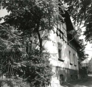 Oederan, Brühl 14. Villa (um 1890). Straßenansicht (Teilansicht)