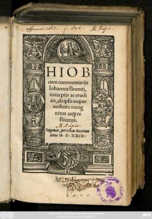 HIOB || cum commentarijs || Iohannis Brentij,|| iuxta pijs ac erudi||tis, ab ipso nuper || authore recog||nitus at#[que] re||stitutus.||
