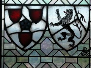 Wappen schottischer Adliger an Fenster im Königspalast auf der Burg von Edinburgh