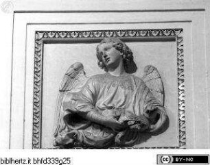 Apostel, Heilige, Evangelisten und Kirchenväter, Matthias-Nische, Engel mit Krone