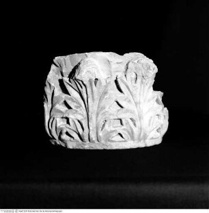 Fragment eines korinthischen Kapitells