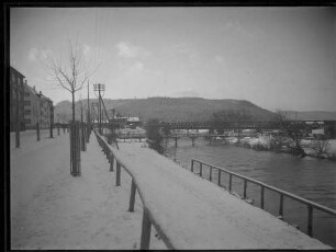 Brücke über Fluss (Donaubrücke in Tuttlingen ?)