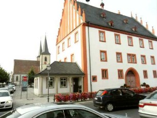 Stadtbild-Altes Rathaus (Jahr 1514) mit Stadtkirche von Südwesten