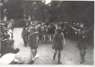 1900 Jahrfeier der Hermannsschlacht, Festzug, Bild 20. Detmold. Hiddesen. Papierabzug. Abzüge von Glassplattennegative