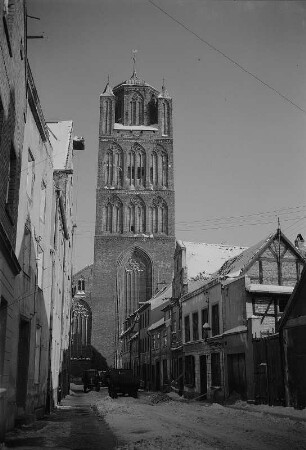 Stralsund. Blick entlang der Böttcherstraße zur St.-Jakobi-Kirche