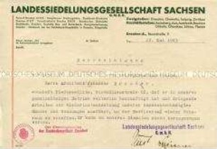 Bescheinigung über die Beschäftigung im Wohnungsbau der Stadt Dresden, rückseitig Notiz in russischer Sprache - Personenkonvolut