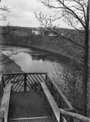 Burgk. Blick von der Talsperre Burgkhammer zum Schloss Burgk