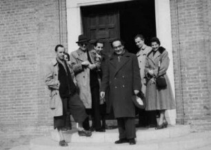 Teilnehmer der Exkursion des Mainzer Instituts für Kunstgeschichte unter Leitung von Friedrich Gerke (Mitte) nach Oberitalien in Padua, darunter Hans-Jürgen Imiela (links)