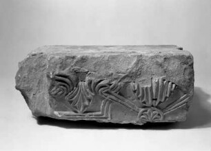 Kämpfer mit Akanthusmotiv