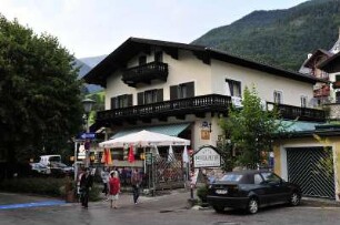 Sankt Wolfgang - Hotelansicht : Kleines Hotel in der Ortsmitte von Sankt Wolfgang, aufgenommen 2008