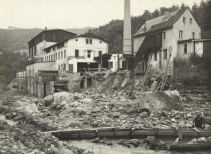 Langenhennersdorf, beschädigte Pappenfabrik nach dem verheerenden Hochwasser 8./9. Juli 1927