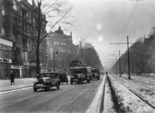 Expeditionsfahrzeuge in Berlin : Die Expeditionsfahrzeuge bei der Rückkehr nach Berlin.