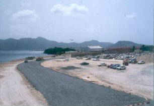St. Maarten. Blick auf den Flughafenerweiterungsbau. Straßen- und Parkplatzbau