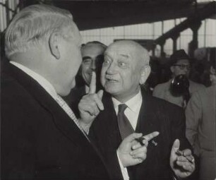 Ludwig Erhard im Gespräch : Ludwig Erhard im Gespräch mit einem Bürger