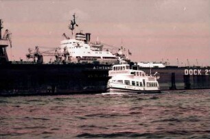 Hamburg: Docks der Howaldtswerft
