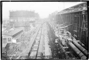 Blick von Bau Me 111 Zentralstation für Kohlen- und Koksförderanlage, Me 1 Wassergasanlage, Me 29 Betriebswerkstatt, Me 135 Gebläseraum, Me 509, 511 Gasbehälter, Straße 2