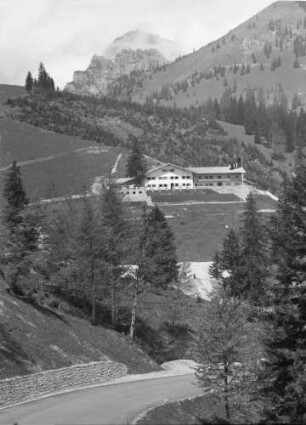 Bayrischzell: SS Heim [SS-Berghaus], Sudelfeld, mit Wendelstein