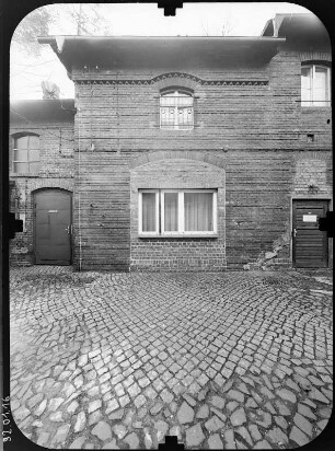 Görlitz, Dr.-Kahlbaum-Allee 22. Wasserheil- und Badeanstalt "Freisebad" (1887). Nebengebäude. Hoffront(Teilansicht)