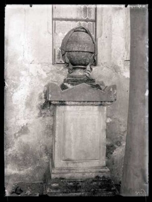 Grabmal (Urne) von 1799