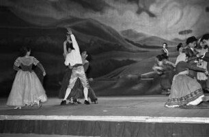 Szenenbilder aus "Der Mantel" von N. W. Gogol, Komische Oper. 1952