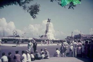 Reiterdenkmal für José Marti : Reisefotos Kuba. Havanna, Plaza José Marti. Ansicht mit Reiterdenkmal für José Marti
