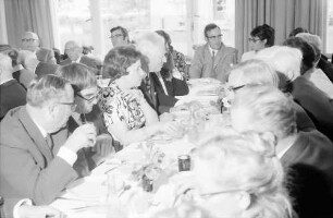Hausen: [Festtafel]