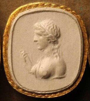 Brustbild einer diademgeschmückten Muse mit Schriftrolle (Daktyliothek, Das Alterthum nach Lippert und Visconti)