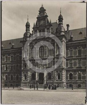 Mittelrisalit der Alten Regierung in Breslau mit Portal