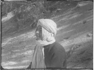 Ghrib (Tunisia, Northwest Sahara) - Putting on a Turban and Veiling