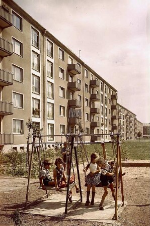 Dresden-Striesen. Wohnbebauung und kleiner Spielplatz