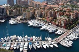 Monte Carlo - Innerer Yachthafen : Stadtteil Fontvieille mit innerem Yachthafen von Monaco. 2006
