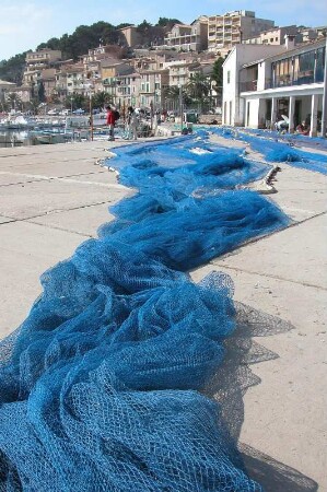 Fischernetze am Hafen von Soller