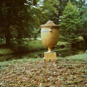 Blick auf die Goldene Urne im Wörlitzer Park