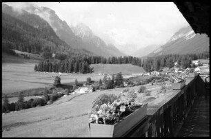 Trins, Gschnitz Tal: Gschnitz Tal vom Balkon Trinserhof