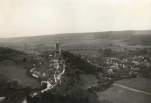 Thüringen, Saaletal. Ruine der Burg Saaleck von der Rudelsburg aus