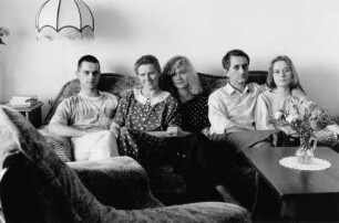 Familie M. im Wohnzimmer