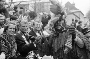 Freiburg: Ehrengäste mit Indianer