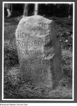 Freiberg (Sachsen), Hospitalwald, Rainstein von 1728 mit der Inschrift: Hermann Reichsgraf v. Wartensleben zu Freibergsdorff 1728