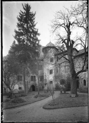 Miltenberg Mildenburg Ansicht Hofseite mit polygonalem Treppenturm zwischen den beiden Palasflügeln