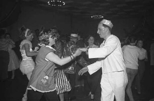 Maskenball des Festausschusses Karlsruher Fastnacht im großen Stadthallesaal.