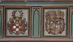 Westempore — Emporenbrüstung im Mittelschiff mit Mansfelder Wappen