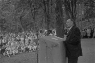 Jakub Bart Ćišinski-Gedenkfeier in Panschwitz-Kuckau. Festtagsrede von : Swjatočnost na česć Jakuba Barta-Ćišinskeho w Lipju w Pančicach Kukowje. Swjedźenska narěč.