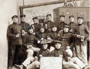 Postkarte mit Gruppenporträt von Reservisten