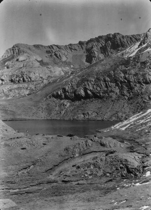 Glazialer Karsee : Blick auf einen glazialen Karsee in der Nähe von Sorata.