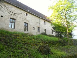 Stadtbefestigung-Ansicht im Nordwesten-Stadtmauer als Außenwand der festen Kelter (Wehrgang abgetragen) über Feldseite