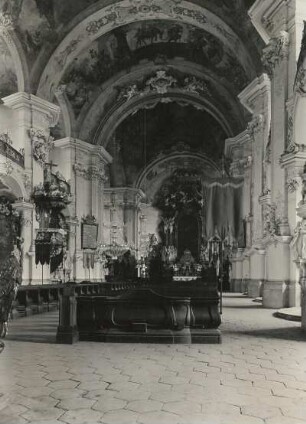 Grüßau, Klosterkirche Mariä Himmelfahrt, Inneres, Blick zum Altar