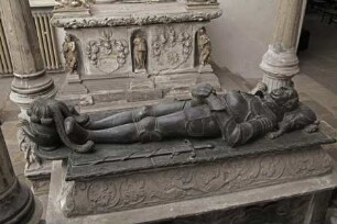 Tumba des Grafen Hoyer VI. von Mansfeld-Vorderort — Liegefigur des Grafen Hoyer VI. von Mansfeld-Vorderort