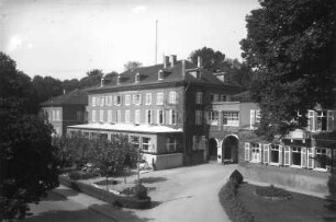 Nidda-Bad Salzhausen, Kurhaus : Nidda-Bad Salzhausen. Staatliches Kurhaus, Kurstraße 2. Straßenansicht