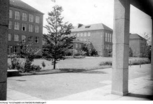 Dresden. Betriebsberufsschule (BBS) der VEB Bau-Union Dresden, September 1952