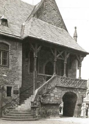 Goslar, Rathaus : Südseite mit Treppenaufgang, ältester Bauteil